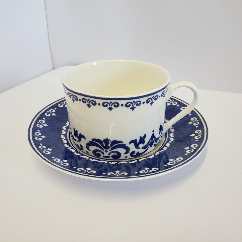Victoria beale claire large Tea cup and saucer